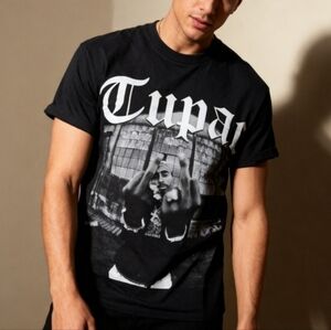 2Pac Black Graphic Tee Size M Men's Short Sleeve T-Shirt